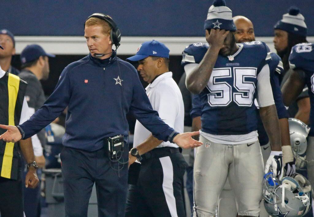 Dallas head coach Jason Garrett reacts on the sidelines in the fourth quarter, as does...