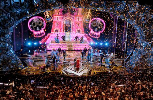 Miguel y Natalia Lafourcade interpretan Remember Me en la ceremonia de los Oscar 2018, donde...