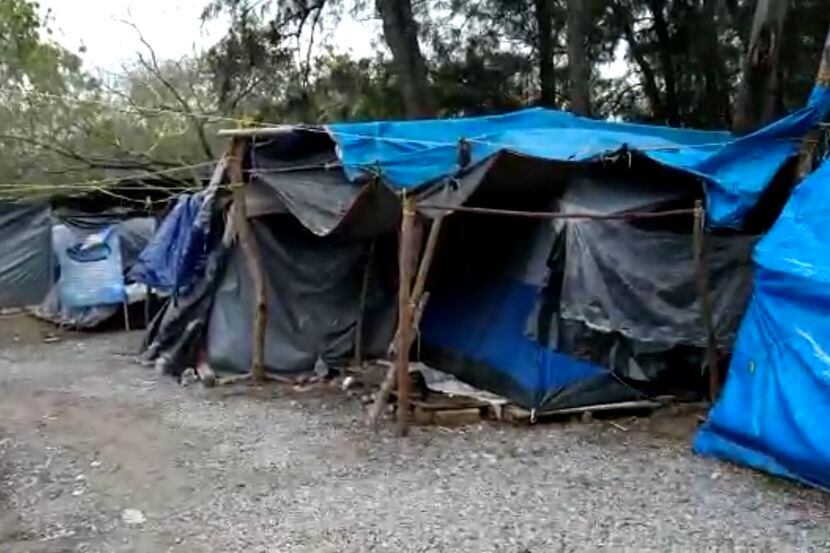 Casi mil migrantes aún viven en los campamentos de refugiados en Matamoros. Estos fueron...