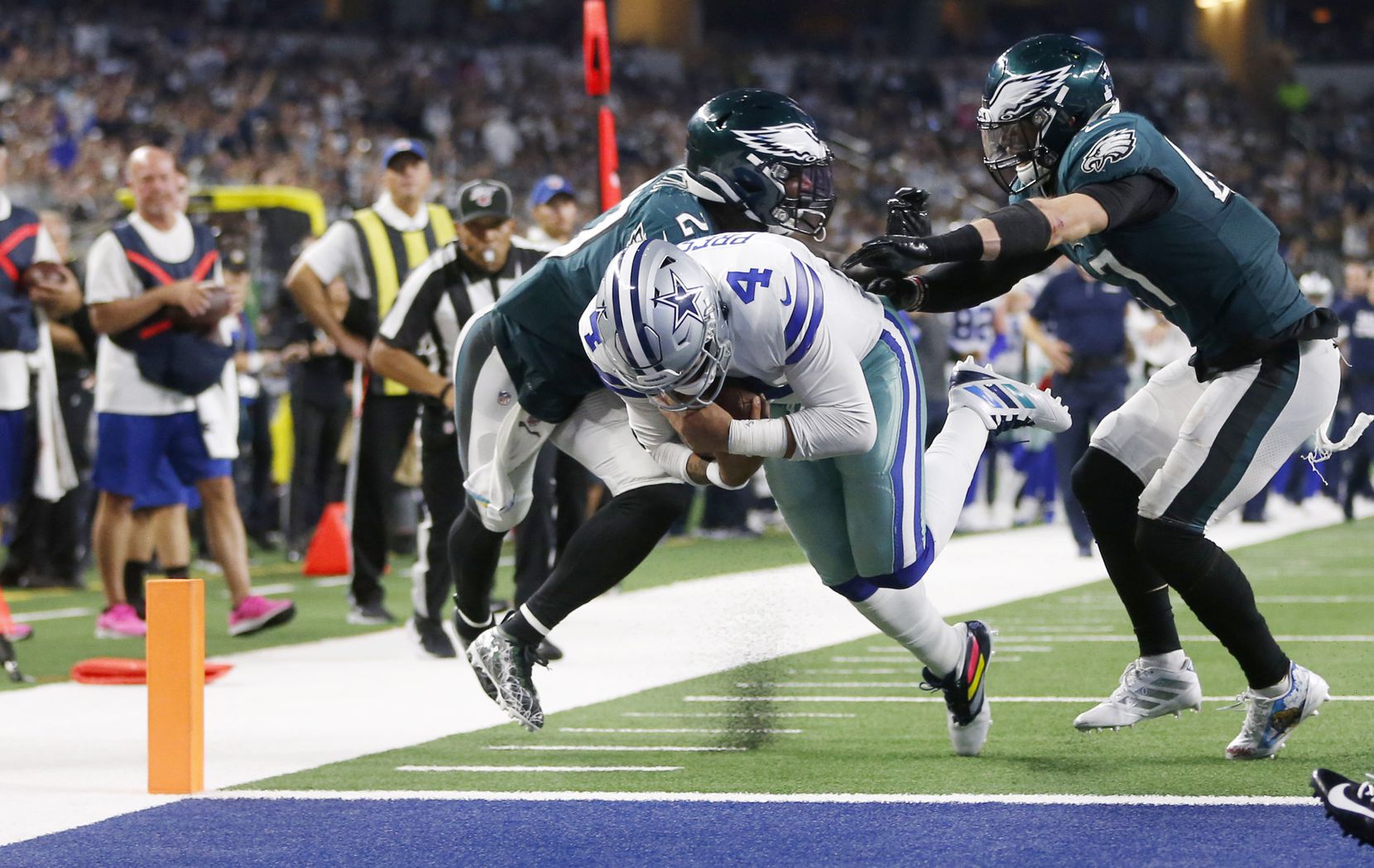 Top photos from Eagles-Cowboys: Offensive domination, howling and time for fans during big win