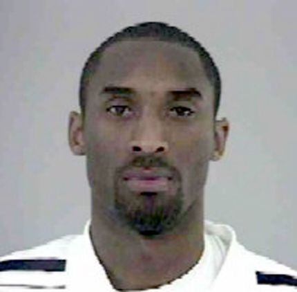 Foto del 11 de julio de 2003 cuando Kobe Bryant fue arrestado por la oficina del Sheriff de...