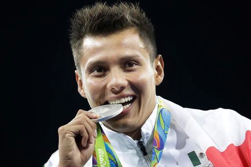Germán Sánchez logró plata en clavados de plataforma de 10 metros para México en Río. Foto AP
