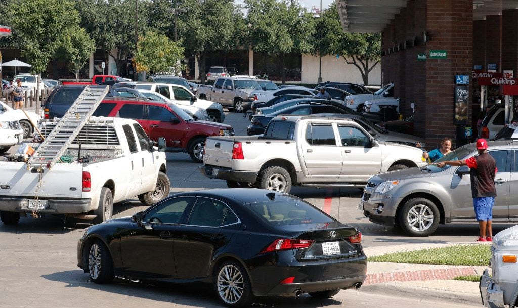 Motorists wait in line to purchase gas at a Quik Trip in Dallas on Aug. 31, 2017. 