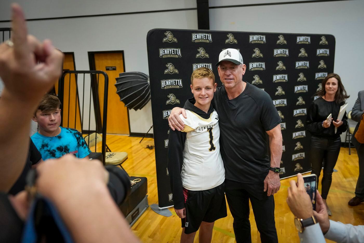 Troy Aikman poses for a photo with Henryetta quarterback Brady Norman after the pep rally.