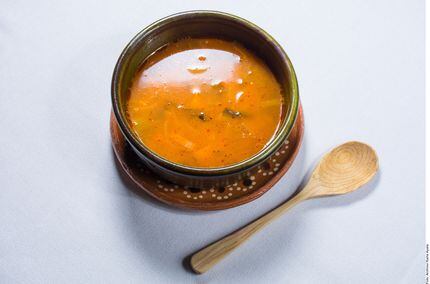 Según la Real Academia, la sopa es un plato compuesto de uno o más ingredientes sólidos y...
