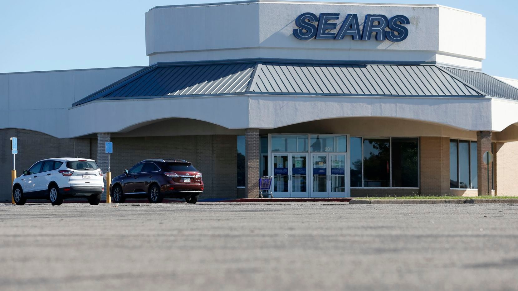 Sears to close two of its three department stores still open in Dallas-Fort  Worth