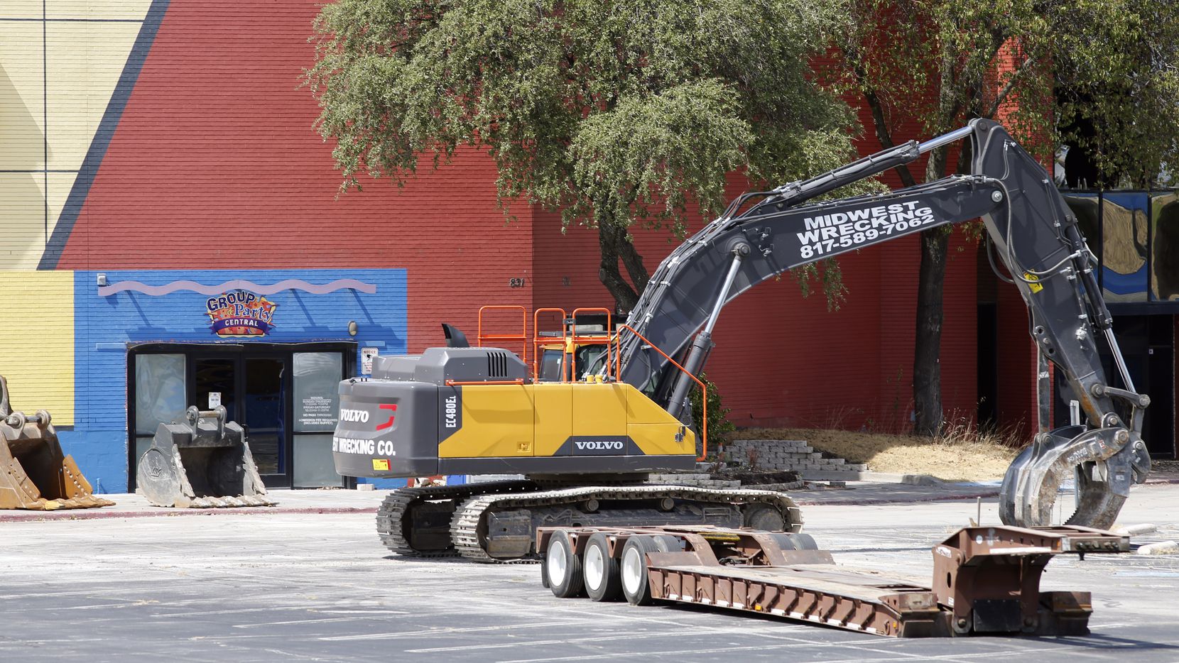 Los trabajos de demolición comenzaron en el antiguo Collin Creek Mall.