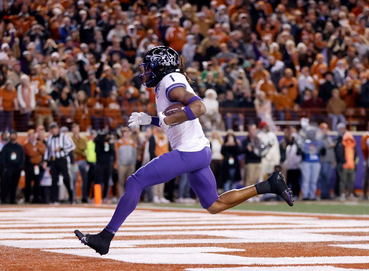 TCU Horned Frogs wide receiver Quentin Johnston (1) caught a fourth quarter touchdown at DKR...