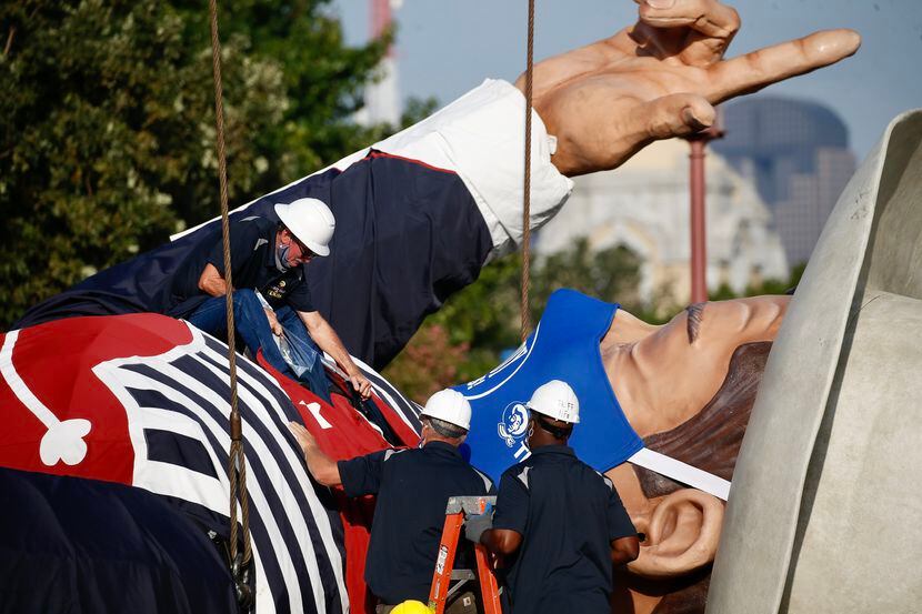 No habrá Feria Estatal, pero Big Tex si está listo, con su mascarilla.