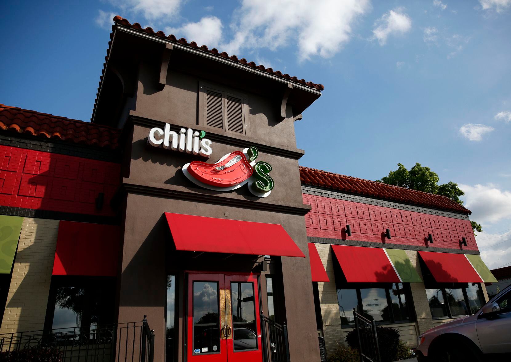 Exterior of Chili's Grill & Bar in Casa Linda Plaza in Dallas
