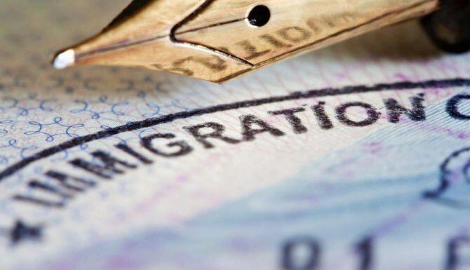 Columna de Inmigración y ciudadanía(iStock)
