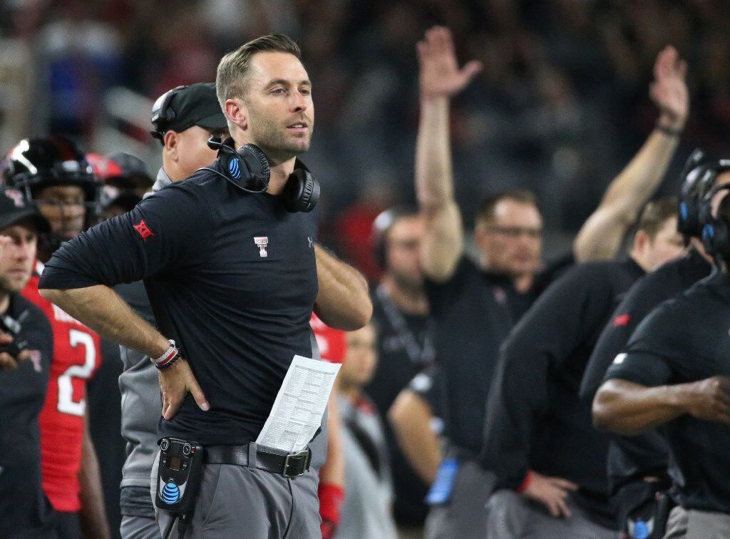 Texas Tech coach Kliff Kingsbury, left, watches his team score in the fourth quarter during...