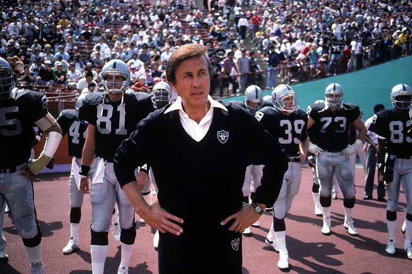 Tom Flores, ex entrenador de los Raiders de Los Angeles. (Getty Images)
