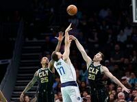 Dallas Mavericks guard Luka Doncic (77) shoots against Charlotte Hornets forwards P.J....