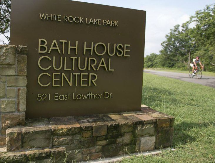 Bath House Cultural Center at White Rock Lake Park in Dallas 