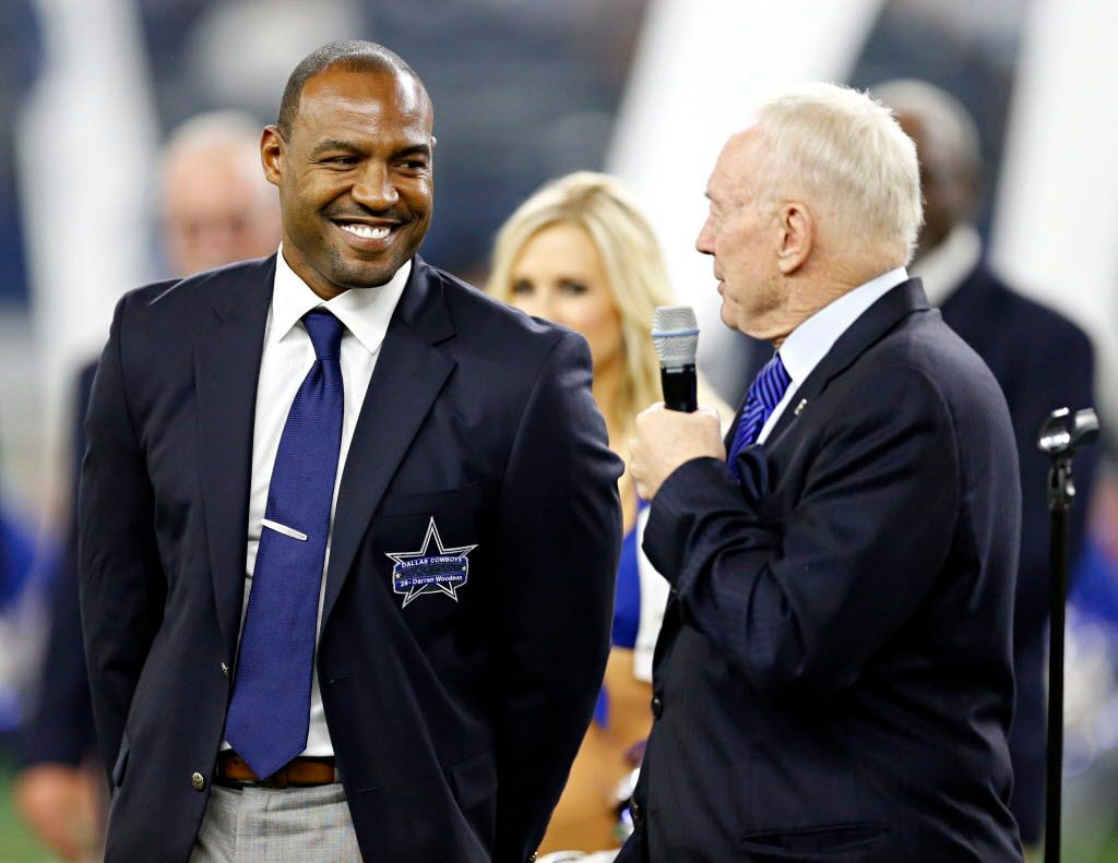 Former Dallas Cowboys Darren Woodson (left) smiles as Jerry Jones inducts him into the Ring...