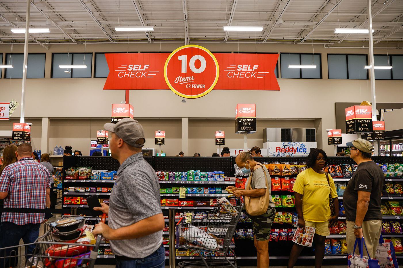 The new H-E-B store was busy as soon as it opened on Wednesday.