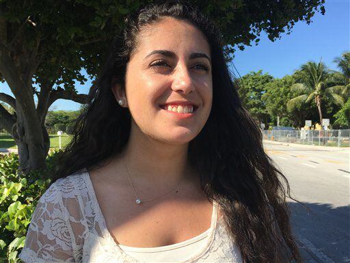 Isabella Prio, de 20 años, estudiante cubano-estadounidense en el Boston College de Miami,...