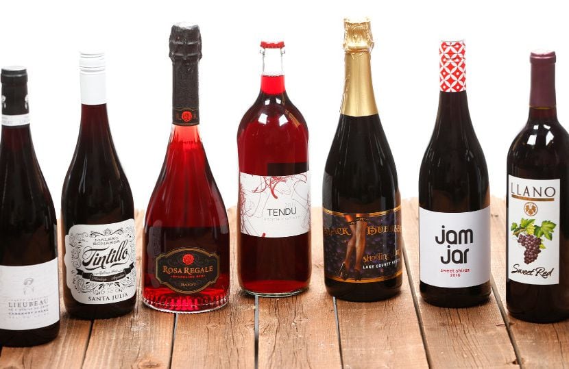 9 Popular Semi Sweet Red Wine (Best Bottles, Food Pairings