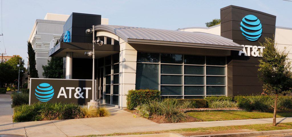 AT&T store at 3329 Oak Lawn Ave in Dallas. 