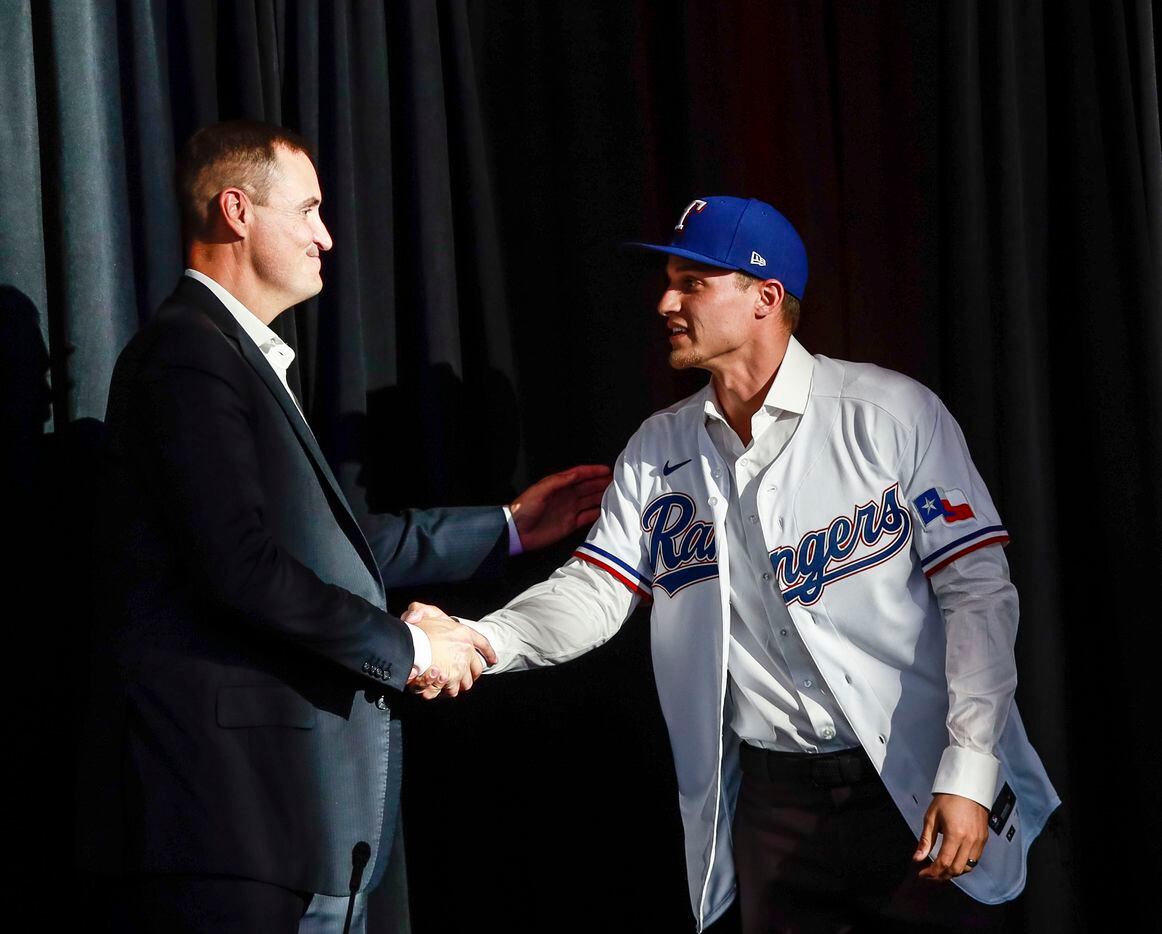 Corey Seager shakes hands with Chris Young at a news conference at Globe Life Park in Arlington on Wednesday, Dec. 1, 2021. Former Los Angeles Dodgers, Corey Seager, signed a ten year contract with the Texas Rangers for 325 million dollars. (Rebecca Slezak/The Dallas Morning News)