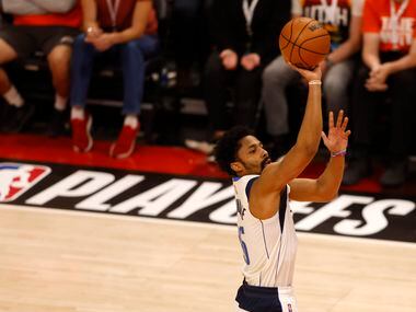 Dallas Mavericks guard Spencer Dinwiddie (26) attempts a shot in a game against the Utah...