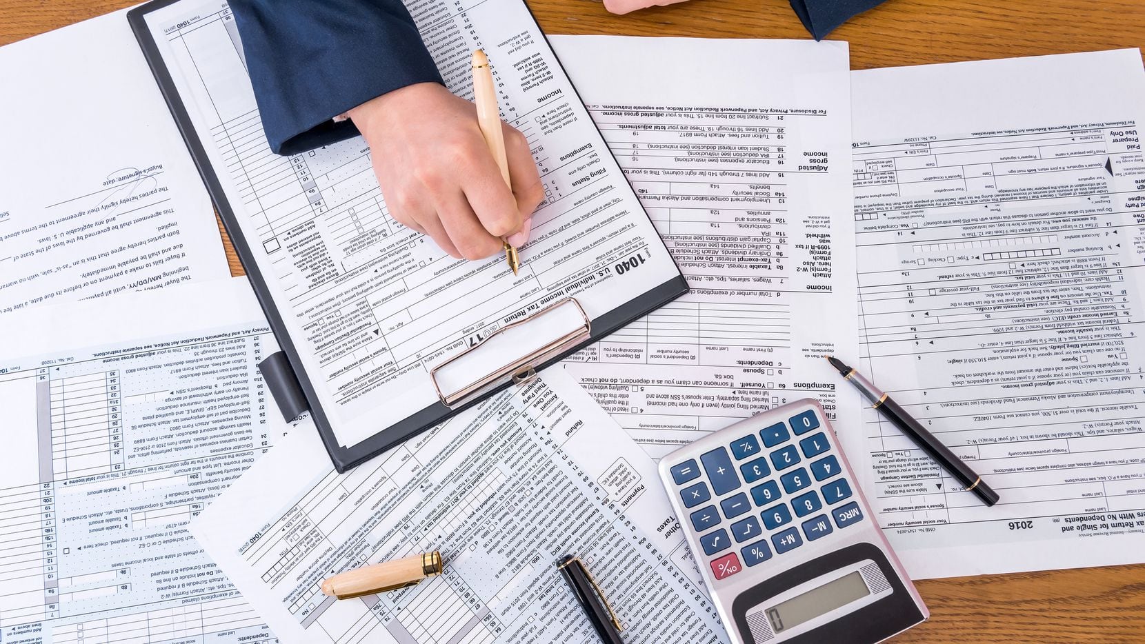 El Servicio de Impuestos Internos (IRS) ofrece una serie de consejos a la hora de elegir a...