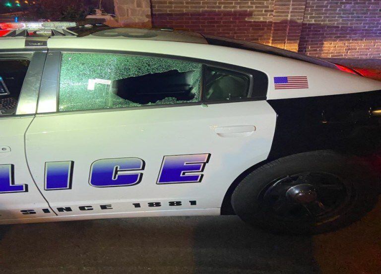 Patrullero de la policía de Dallas recibió un disparo.