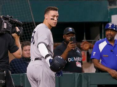 New York Yankees right fielder Aaron Judge (99) tips his hat to the crowd after hitting his...