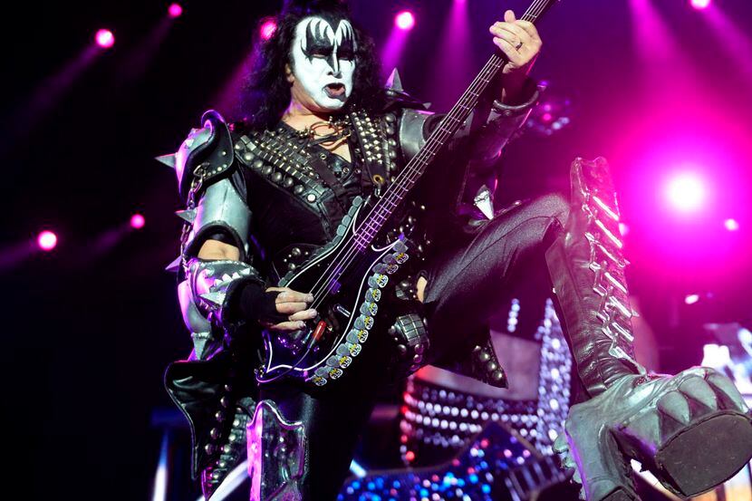 Gene Simmons y la banda “Kiss” llegan el miércoles a Dallas.. / AFP PHOTO / MIGUEL...