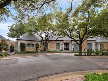 Take a look at the home at 1 Lakeside Park in Dallas.