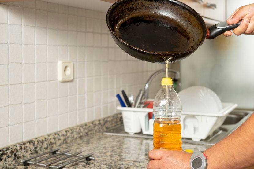 Cómo deshacerse de grasas y aceites de cocina y no dañar sus tuberías