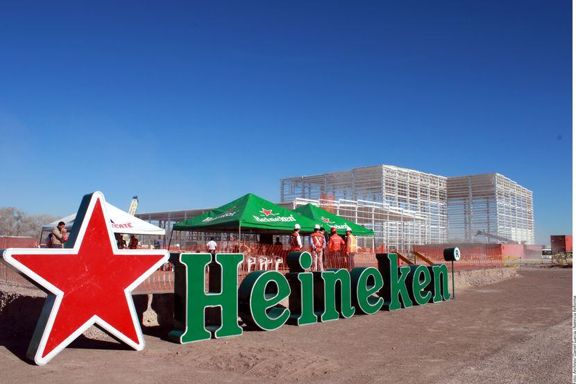 Heineken México transformó, de manera temporal, su planta cervecera de Orizaba para enlatar...