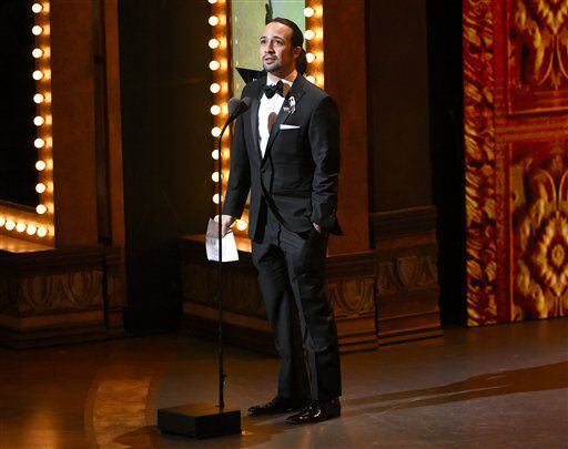 Lin-Manuel Miranda recibe el Premio Tony a la mejor partitura original por “Hamilton”, el...