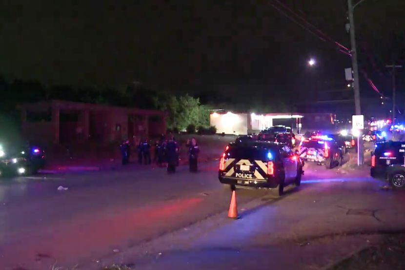 La balacera ocurrió en la cuadra 3400 de Horne Street, al suroeste de Fort Worth, la...