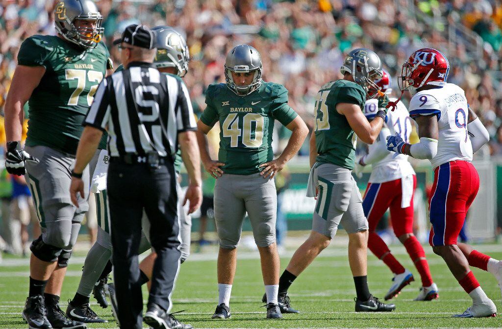 Baylor place kicker Chris Callahan (40) reacts after he missed a field goal attempt against...