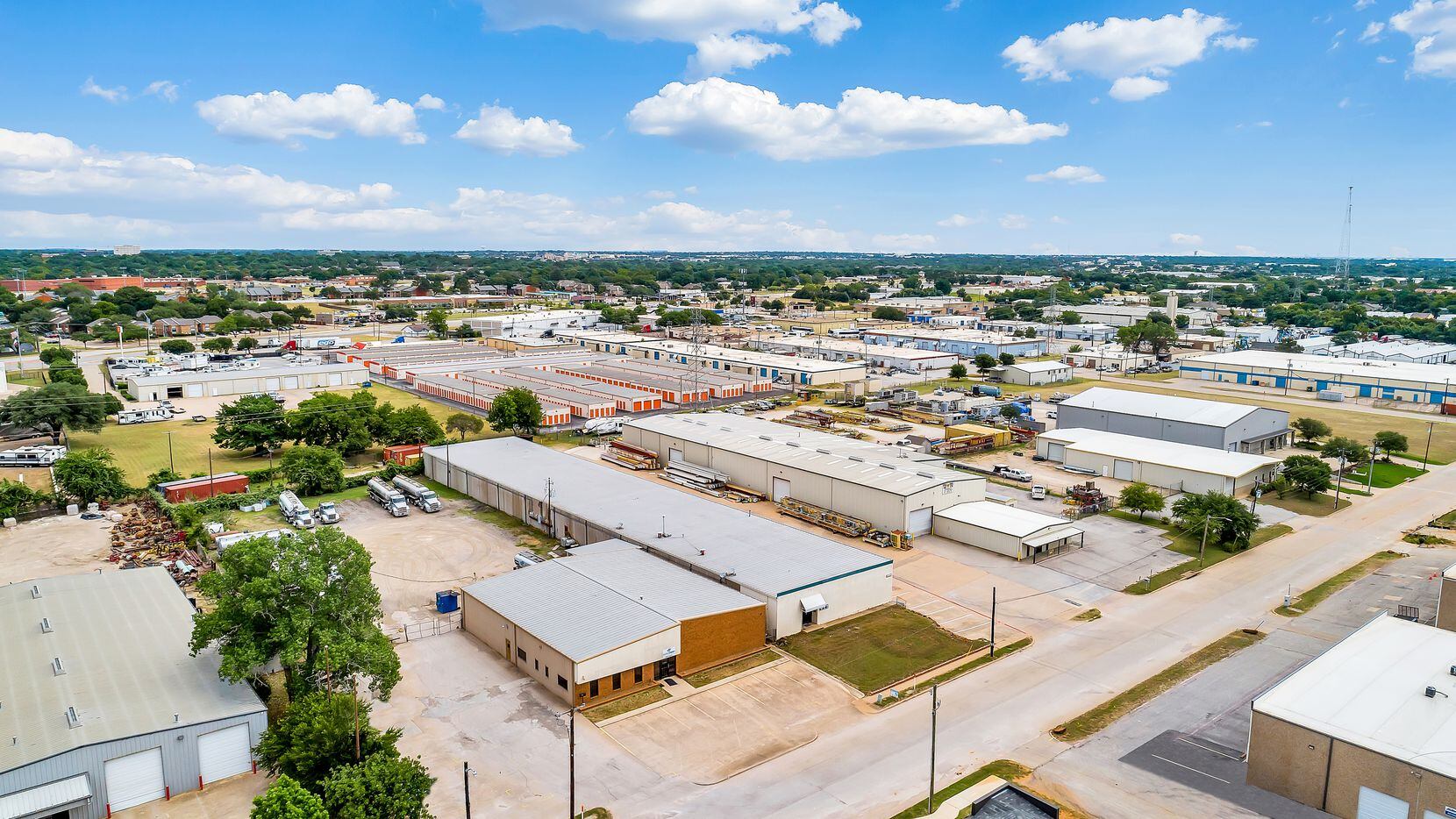 Fort Worth-based Fort Capital purchased 10 industrial buildings in Euless.