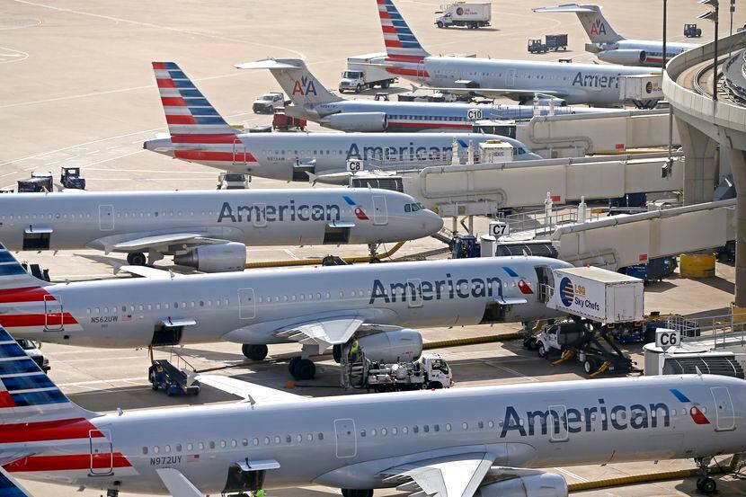 Passengers subdue man who tried to open exit door on American Airlines ...
