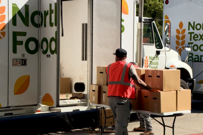 Los residentes de Irving recibirán cajas con alimentos no perecibles que serán entregados en...