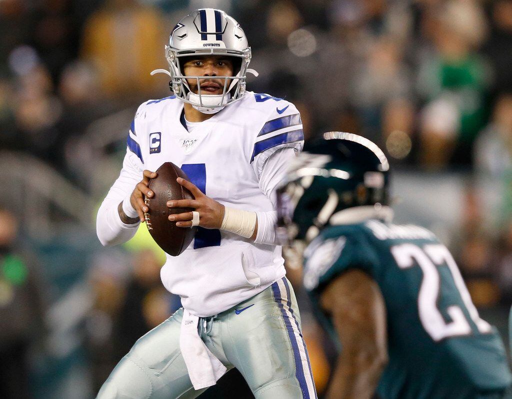 Dallas Cowboys quarterback Dak Prescott (4) scans the field looking for an open receiver in...
