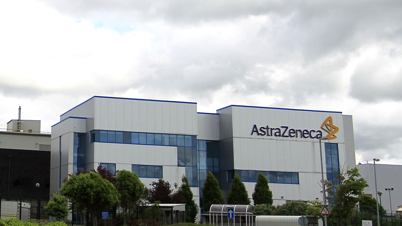 Pfizer still wants AstraZeneca as $98.7 billion bid rejected