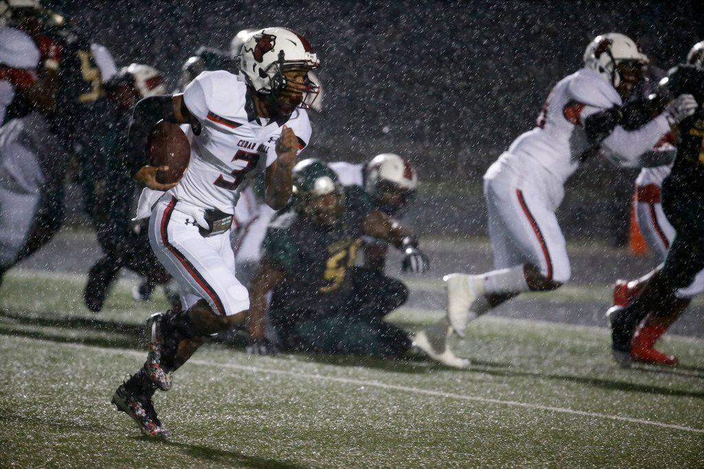 Cedar Hill's Quin Bright (3) runs the ball in for a touchdown against DeSoto in the first...