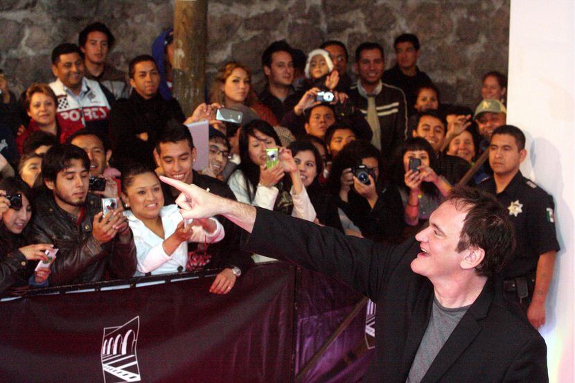 De acuerdo con el estudio Sony, que distribuye la película de Quentin Tarantino (der.),...