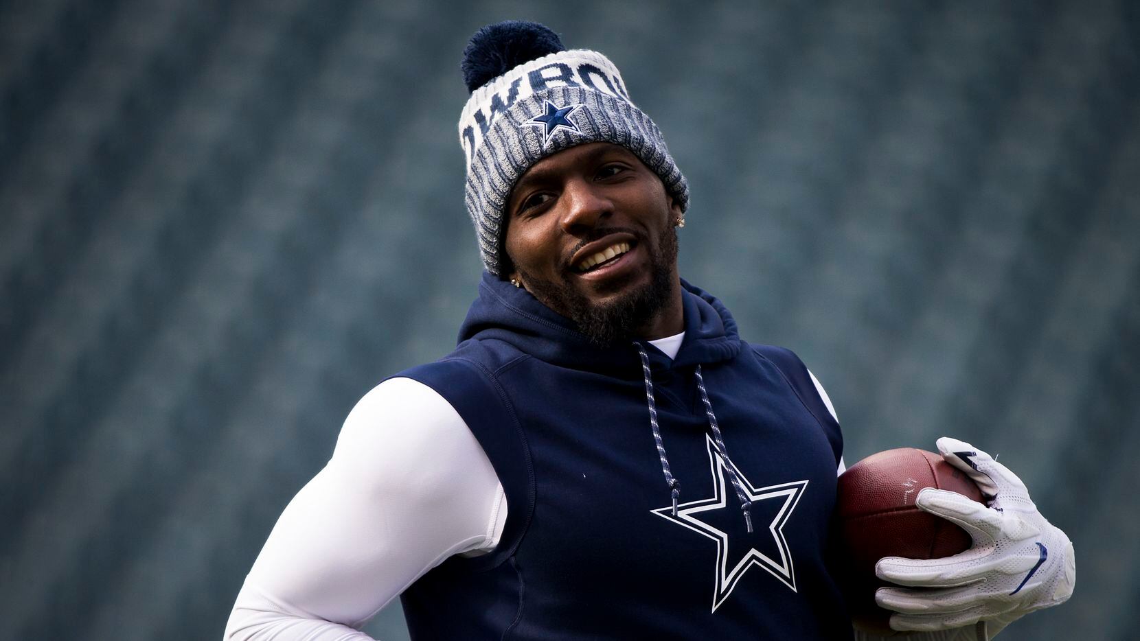 Dallas Cowboys wide receiver Dez Bryant warms up before an NFL football game against the Philadelphia Eagles on Sunday, Dec. 31, 2017, in Philadelphia.