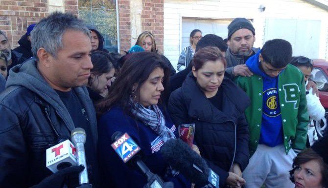 La familia de Juan Treviño Jr. habla con los medios de comunicación durante una vigilia...