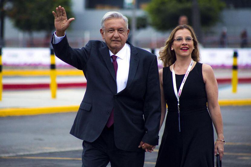Andrés Manuel López Obrador y su esposa Beatriz Gutiérrez Muller en la Ciudad de...