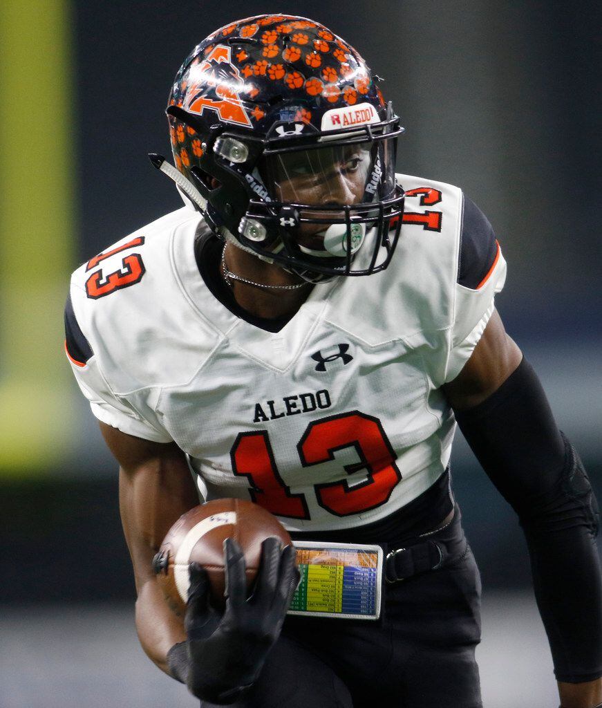 Aledo receiver Money Parks (13) weaves his way to the end zone enroute to a 28-yard...