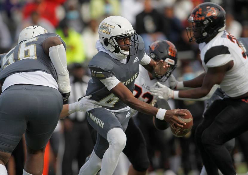 South Oak Cliff quarterback Kevin Henry-Jennings (8) eludes pressure in the backfield from...