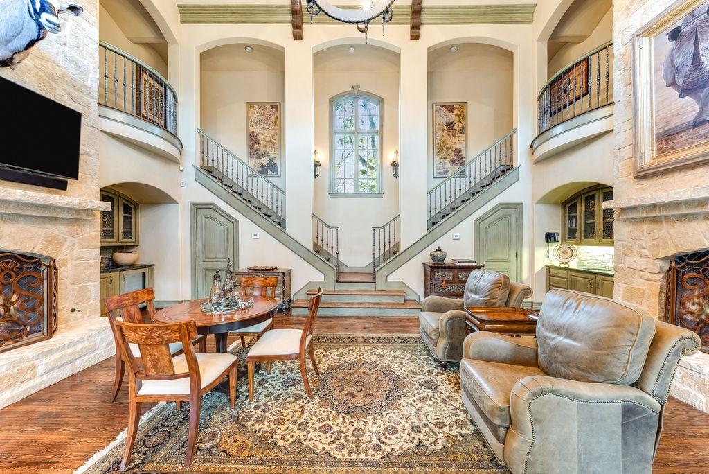 A look at the property at 4555 Harrys Lane in Dallas.