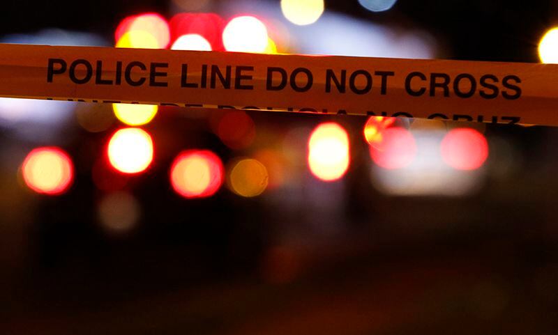 Una persona fue hallada muerta en el estacionamiento de un centro comercial en Webb Chapel...